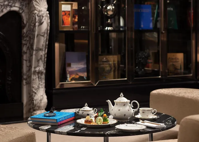 Sanasaryan Han, A Luxury Collection Hotel, מלון